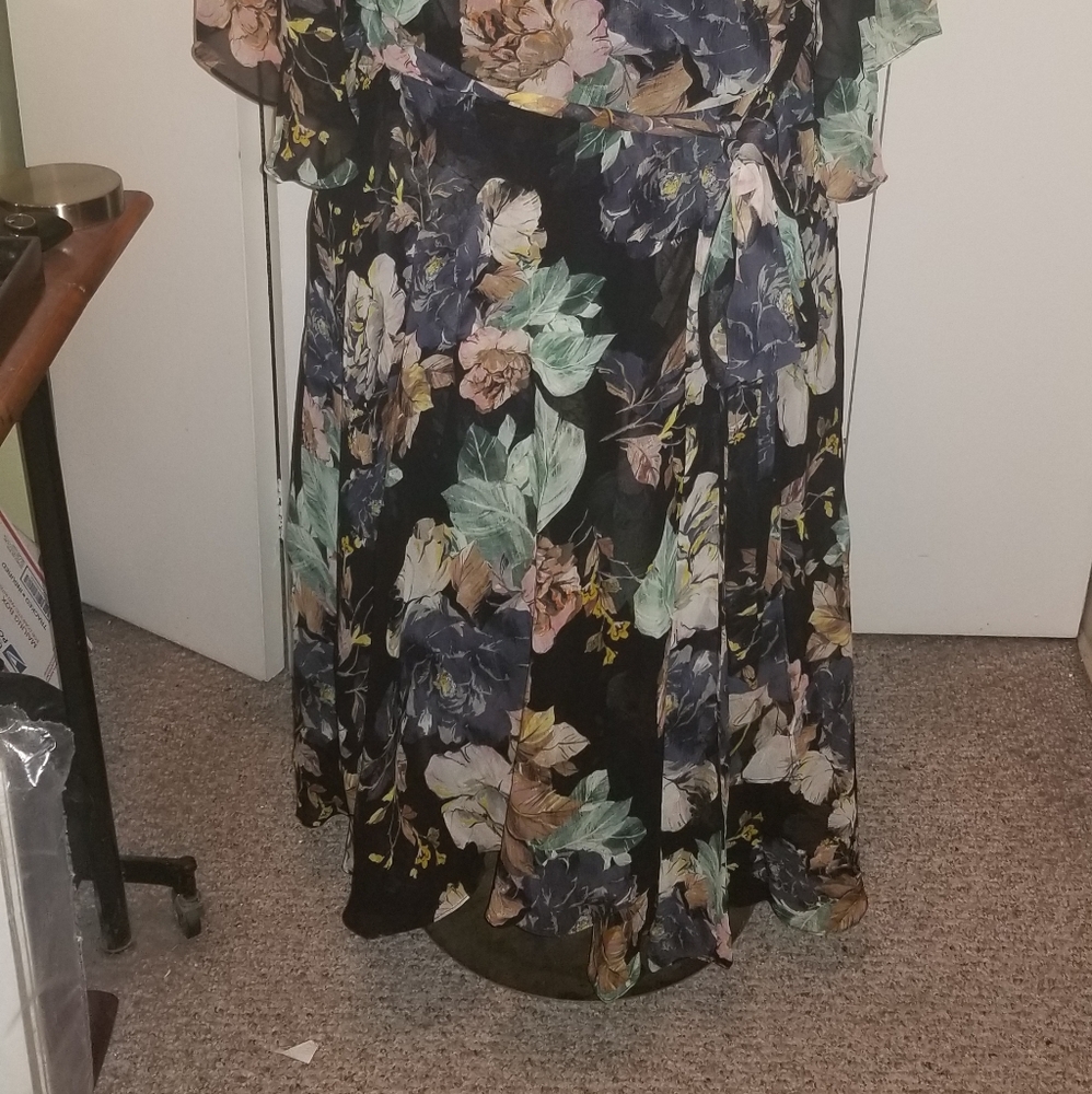💥PRICE DROP💥 NWT Black Floral Midi Wrap Dress - Picture 8 of 14